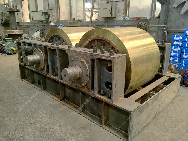 硅礦石對輥制砂機：180噸/時高效能，如何選擇實力廠家是關鍵